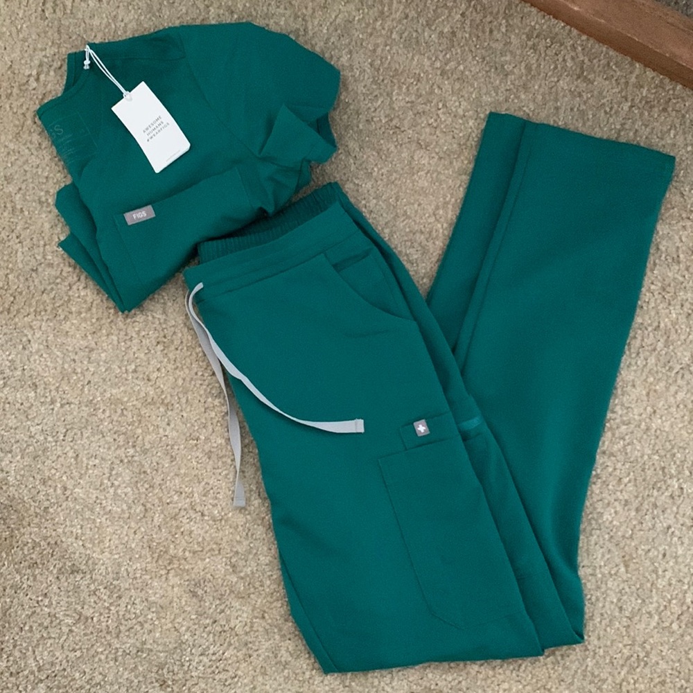 NWT xs Teal green figs scrubs